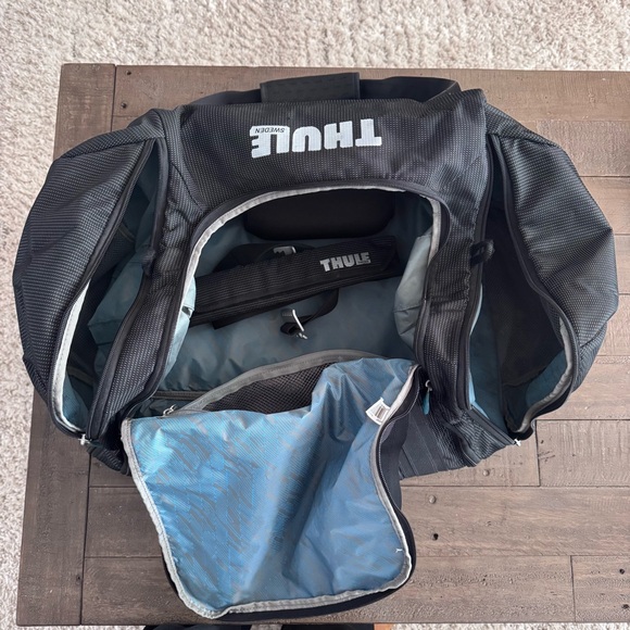 Thule Crossover 70L Travel Duffel – Black – Large Luggage - Picture 5 of 8